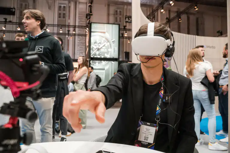 Besucher auf dem OMR Festival in den Hamburger Messehallen