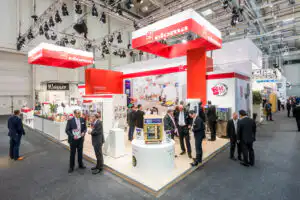 Besucher am Messestand auf der Internorga Hamburg