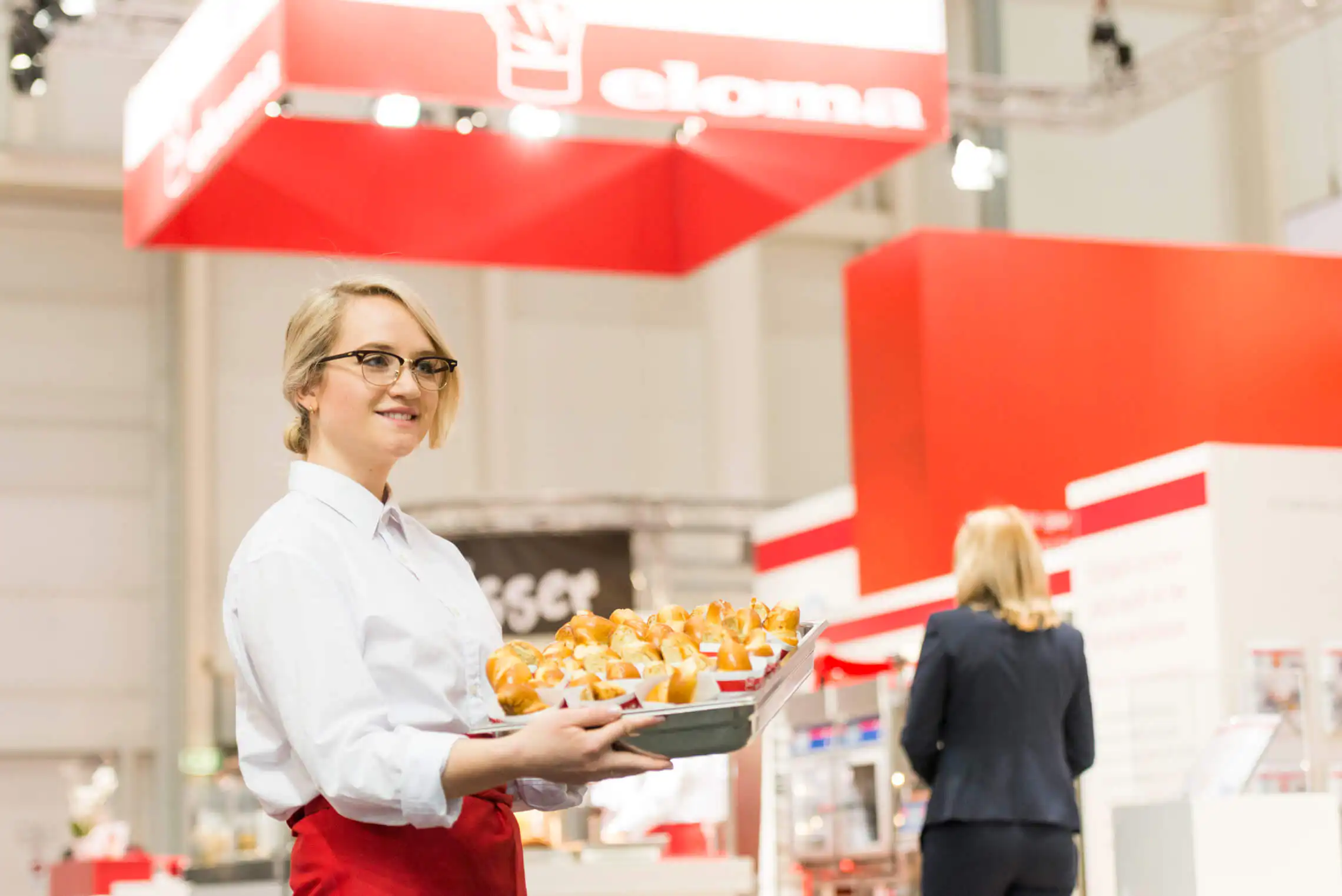 Eventfotograf Hamburg | Fotograf für Ihre Veranstaltung 5 Besucher am Messestand auf der Internorga Hamburg